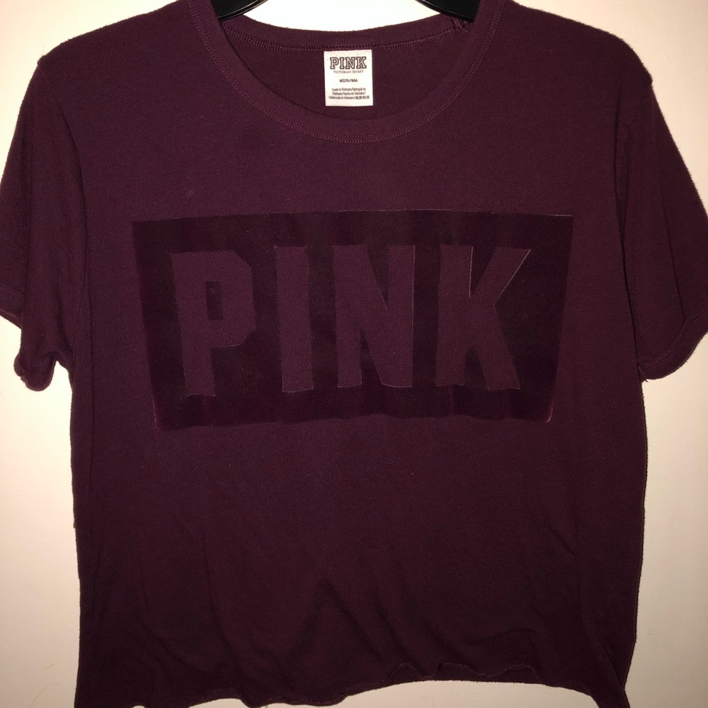 burgundy/dark red t shirt